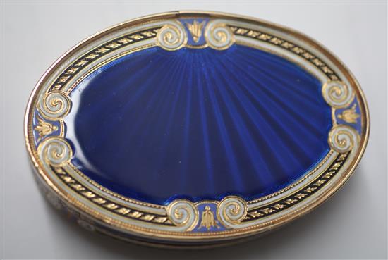 An early 19th century Swiss 18ct gold and enamelled oval snuff box, 72mm.